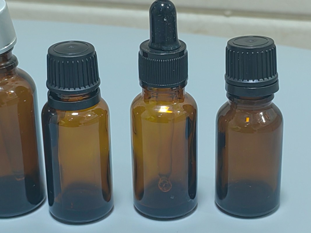 Venta caliente de vidrio vacío de lujo de color ámbar marrón 10ml 15ml 20ml 30ml 50ml 60ml botella de aceite esencial de vidrio para el paquete de suero