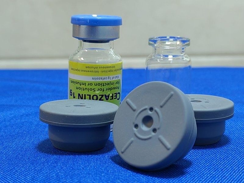 Cumplimiento de las normas GMP 13mm 20mm 23mm 28mm 32mm Tapón de caucho butílico redondo médico estéril para botella de infusión de vidrio