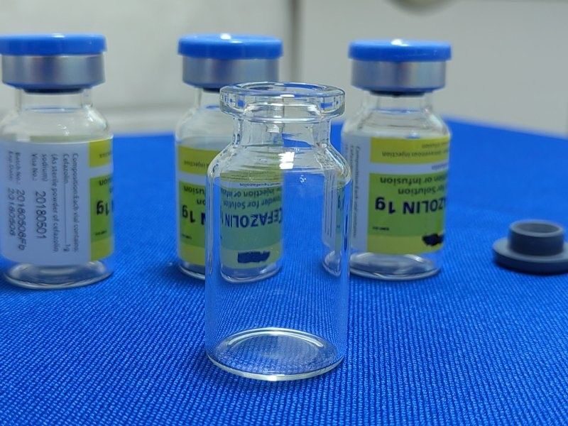 Vial de vidrio estéril de 5 ml 10 ml Cuello encorvado Tubular Ambar claro Farmacéutico Botella de inyección de antibióticos Vial de vidrio