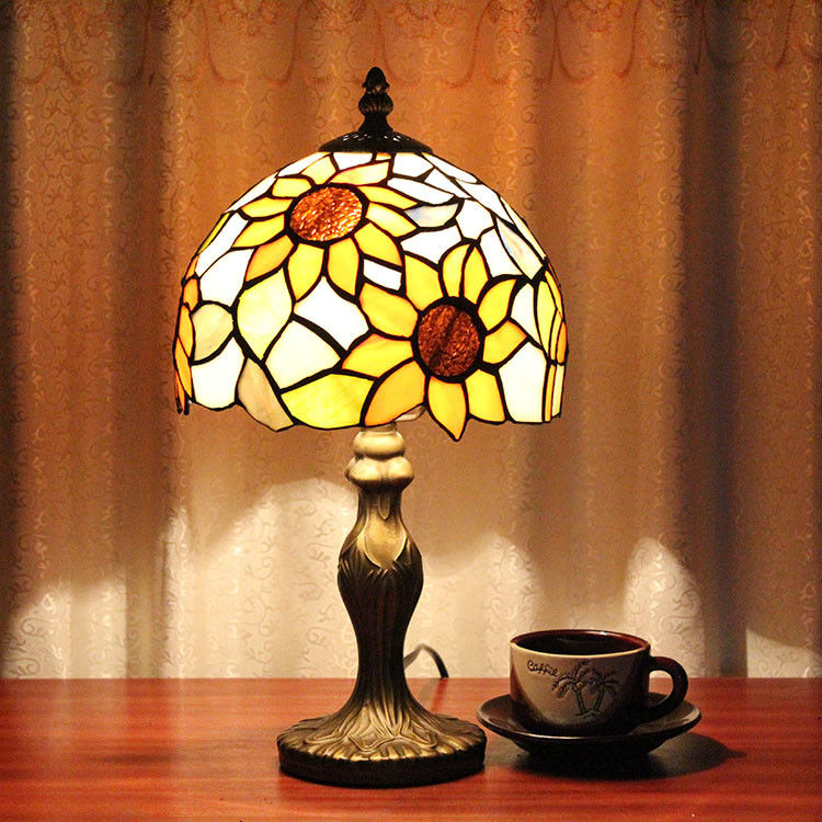 European flor retro nostalgia creativa café dormitorio sala de estar luz de lectura lámpara de escritorio lujo lámpara de mesa de noche