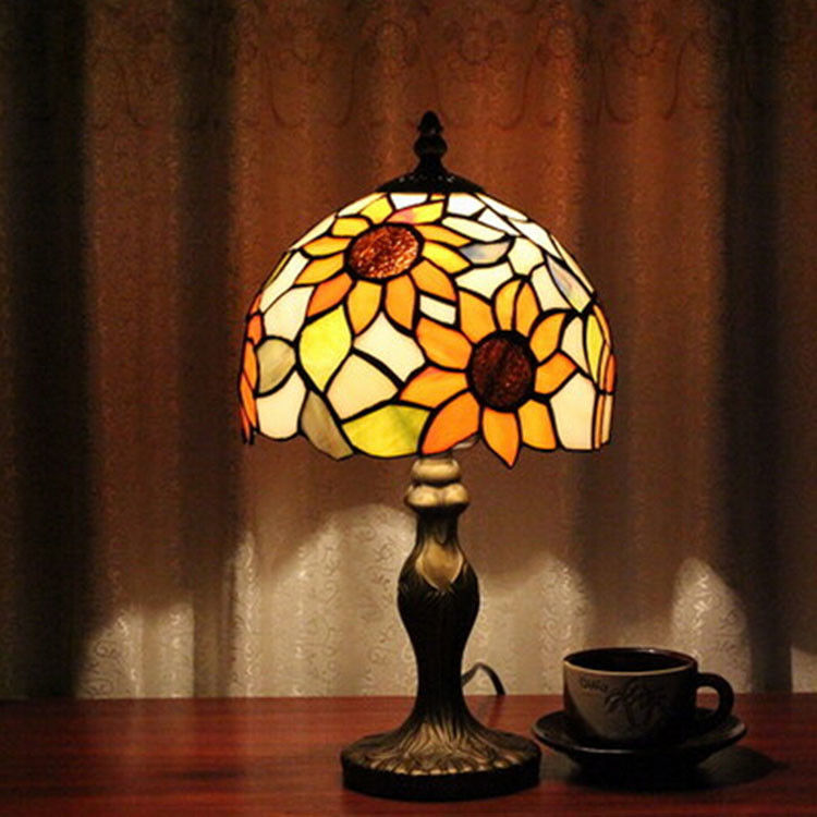 European flor retro nostalgia creativa café dormitorio sala de estar luz de lectura lámpara de escritorio lujo lámpara de mesa de noche