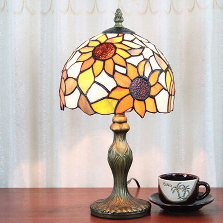 European flor retro nostalgia creativa café dormitorio sala de estar luz de lectura lámpara de escritorio lujo lámpara de mesa de noche