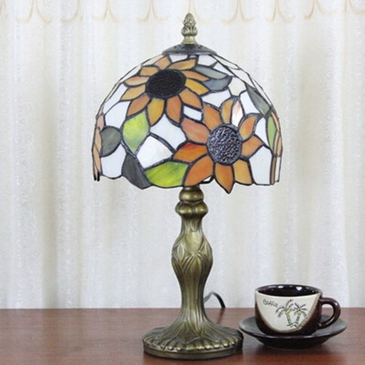 European flor retro nostalgia creativa café dormitorio sala de estar luz de lectura lámpara de escritorio lujo lámpara de mesa de noche