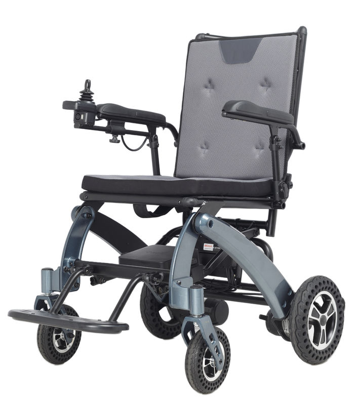 Adultos discapacitados viajes portátiles de peso ligero plegable control remoto silla de ruedas eléctrica con control de joystick